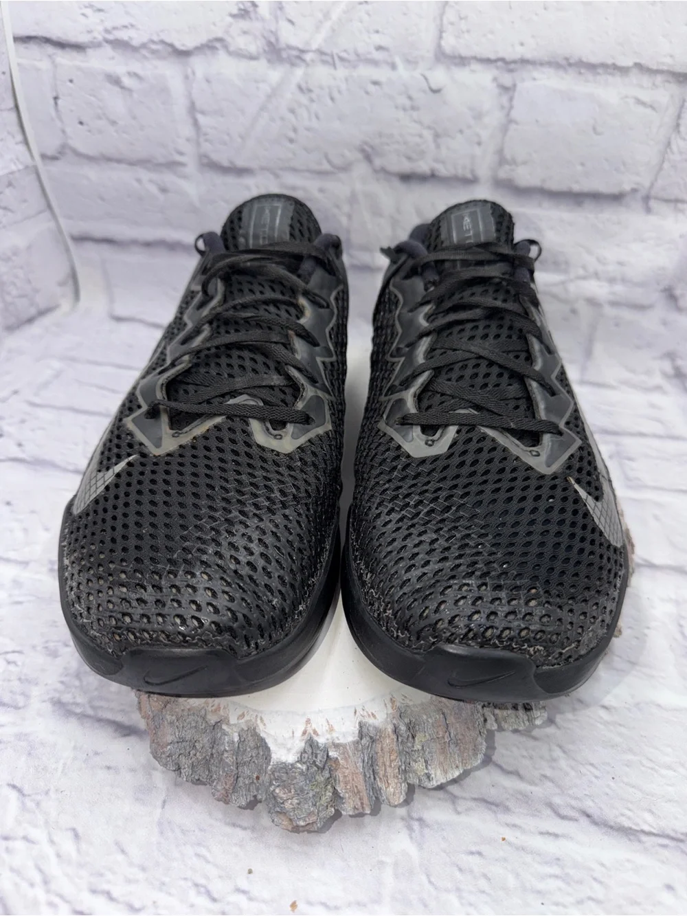Nike Men’s Black Athletic Running Shoes with Reflective Swoosh